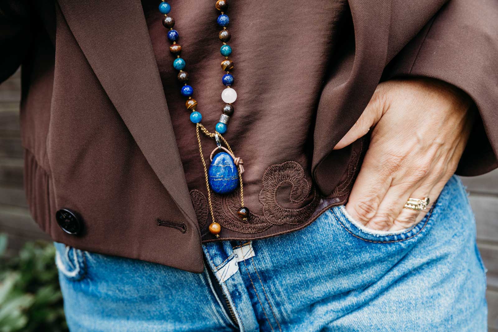 Model met sieraden